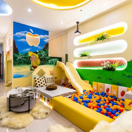 Guanlan Art Themed High-rise Homestay (Central Avenue Chinese Baroque Metro Station Branch)