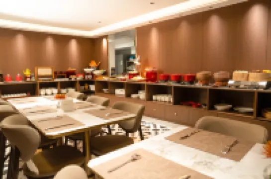 Ju Hotel (Dali Binchuan Golden City Impression Branch)