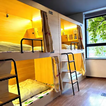 Maozaiwu Youth Hostel (Nanjing Confucius Temple Sanshan Street  Station)