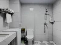 Weihai Wanghaige Seaview Apartment (Huoju 8th Street/International Bathing Beach)