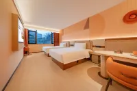Orange Hotel (Zigong Huashang International City) - balcony