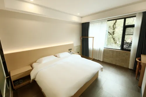 Pinjia Hotel (Yichun No.1 High School Second People's Hospital) - 2 étoiles