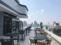 香榭麗舍飯店及套房 - 空中泳池