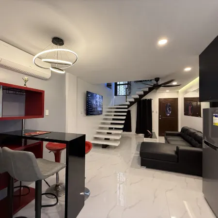 Kandi Suites Luxury 2 BR Private Jacuzzi Free Housekeeping