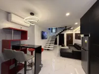 Kandi Suites Luxury 2 BR Private Jacuzzi Free Housekeeping