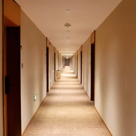 Yunbai Yun Hotel (Yunwu Anyu Wu Expressway)