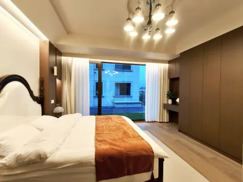 Jingyunli Half-mountain Villa