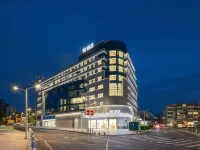 Yantai TONG PAI Hotel（Yantai Station Chaoyang Street Branch)