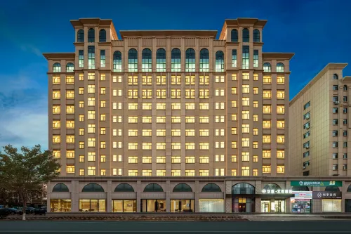 Huaji Wenyue Hotel (Weifang Minzhu Street North High-speed Railway Station)
