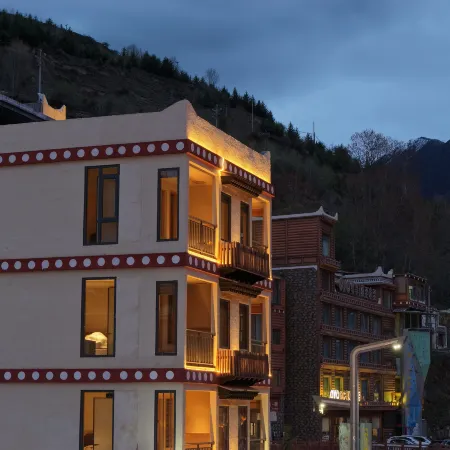 Libai · Goodnight Hot Spring Pool Homestay (Mount Siguniang Scenic Area)