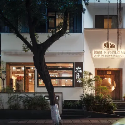 Under the banyan tree, there is a home stay (Guanyinqiao 9th Street store) Hotels near Jiang Bei