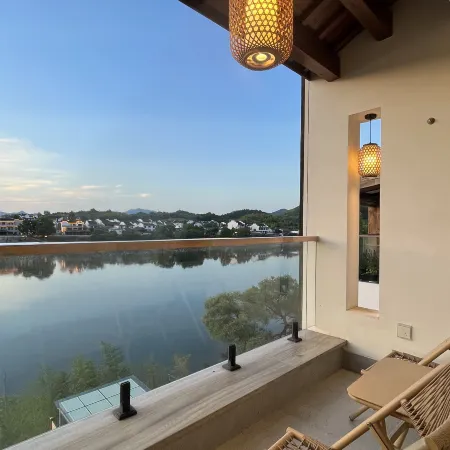 Yulong Lakeside · Xiaoyin Jiangshe · Swimming Pool Homestay (Taohua Tan Scenic Area)