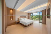 Xinhu Bay Resort Hotel (Chuxiong Xinghai Lake High-speed Rail Station Branch)