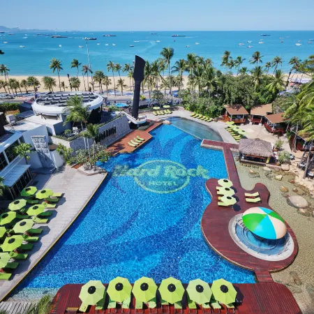 Hard Rock Hotel Pattaya Отели рядом с достопримечательностью «Калссик Караоке»