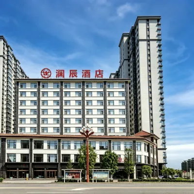 Chuxiong Lanchen Hotel - parking