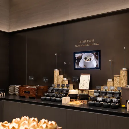 Jinhua Wuyi Gucheng Hushan Plaza Atour Hotel