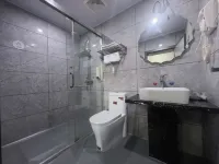Yueyang Dongfeng Hotel - parking