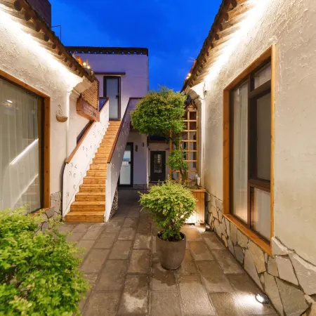 Homestay by Drum Tower (Lijingmen Cross Street Old Town Center)