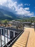 Yiju Time | Stone Retreat, Snow Mountain View (Xuesong Yuhu, Jade Dragon Snow Mountain) - วิวภูเขา