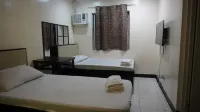 RedDoorz @ Cosmo Hotel Vicente Cruz Sampaloc Manila - parking