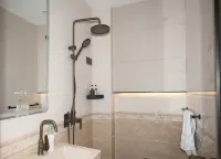 Lanyun Yixian Holiday Spa Hotel (Jinzhou Yixian Station Branch) - parking