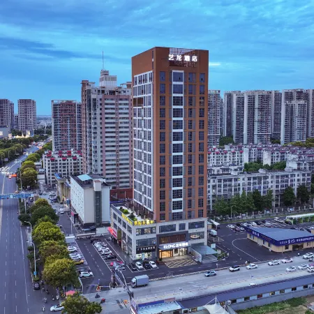 Elong Hotel (Xiangyang Wuyue Plaza Branch)