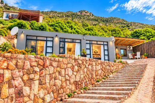 The Carved Rock | Mountain & Sea Views - Homestays