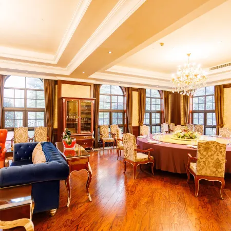Cezanne Manor Hotel & Resort