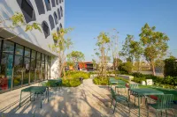 GO Hotel Bowin at Robinson Lifestyle Bowin - Pet friendly