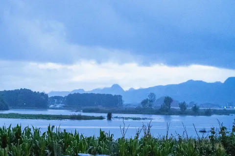 Puzhe Heishui Yueshan 270 ° Borderless Pool C Lake View Hotel