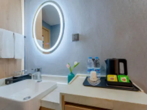 Aimi Hotel Hotels near Tang Paradise