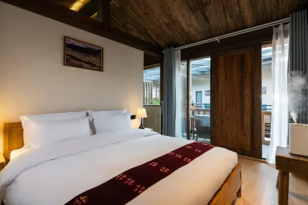 Yanlu Oxygen Hotel, Shangri-La(Dukezong Ancient City North Gate) Отели рядом с достопримечательностью «Zhongdian Sutra Depository Scenic Spot»