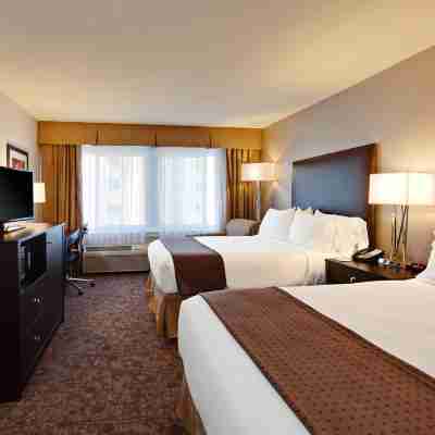 Holiday Inn West Covina, an IHG Hotel Rooms