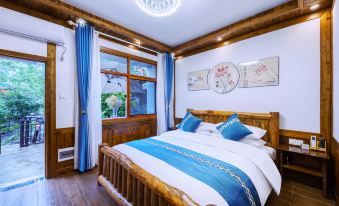 Zhangjiajie Wulingyuan Forest Youyue Art Homestay