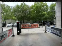 Hi Inn (Yancheng Municipal Government Jinying Julonghu) - Bãi đậu xe