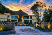 Flower Valley·Jianzhu Homestay (Zhangjiajie National Forest Park Branch)