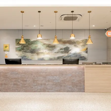 TH HOTEL Отели рядом с достопримечательностью «Академия Пиндуна»