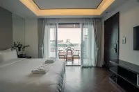 Riverside Hotel - balcony