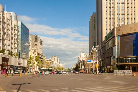 Qishi E-Sports Hotel (Deyang Confucian Temple Square) Отели рядом со станцией Deyang Railway Station