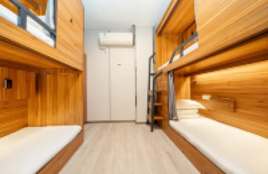 Shanghai Dengba International Chain Inn (Hongqiao Airport Jiuting Metro Station Branch)