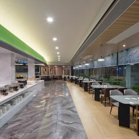 Huahai Hotel Maoming high speed railway station