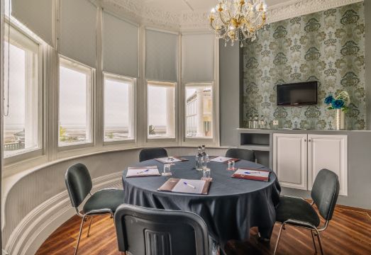 무투 웨스트클리프 호텔 로비