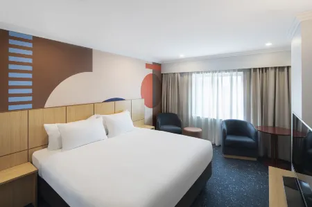 Ibis Styles Sydney Central Отели рядом с достопримечательностью «The Cenotaph»