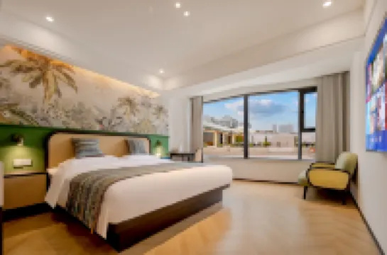 Faniin · Between flowers Courtyard Villa