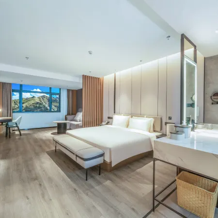 Lhasa Liuwu Wanda Atour Hotel