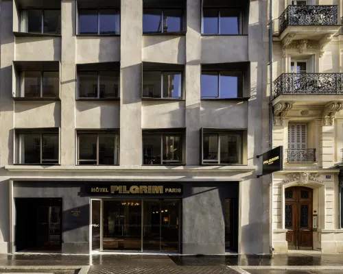 Hôtel Pilgrim Hotels near Maubert-Mutualité Metro Station