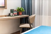 Chuxing Xinxuan Hotel (Jingmen Railway Station)