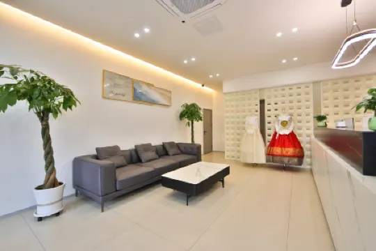 Yanshu Jingshe Hotel (Yanji West Railway Station Wanda Plaza) Отели рядом с Аэропорт Яньцзи