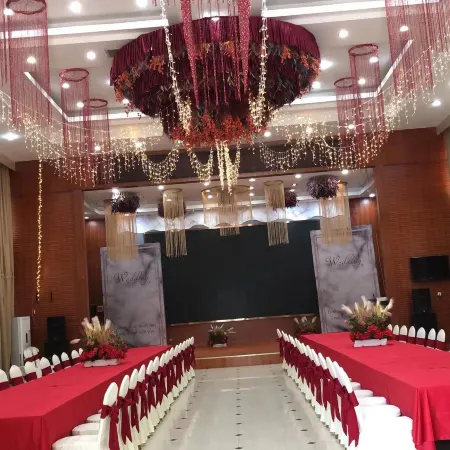 GELI Hotel (Huainan Railway Station Sports Center)