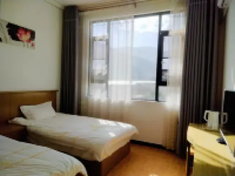 Yongsheng Chenghai Shili Biantun Hotel